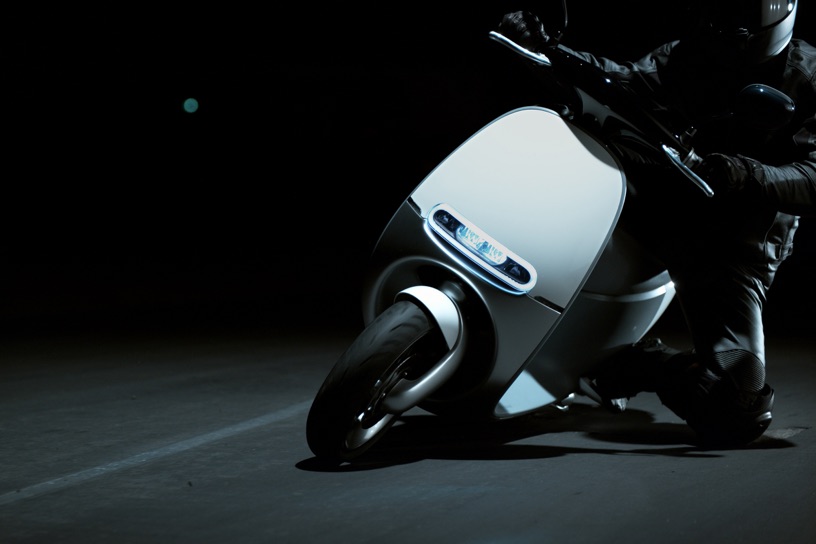 gogoro-1-extreme-lean